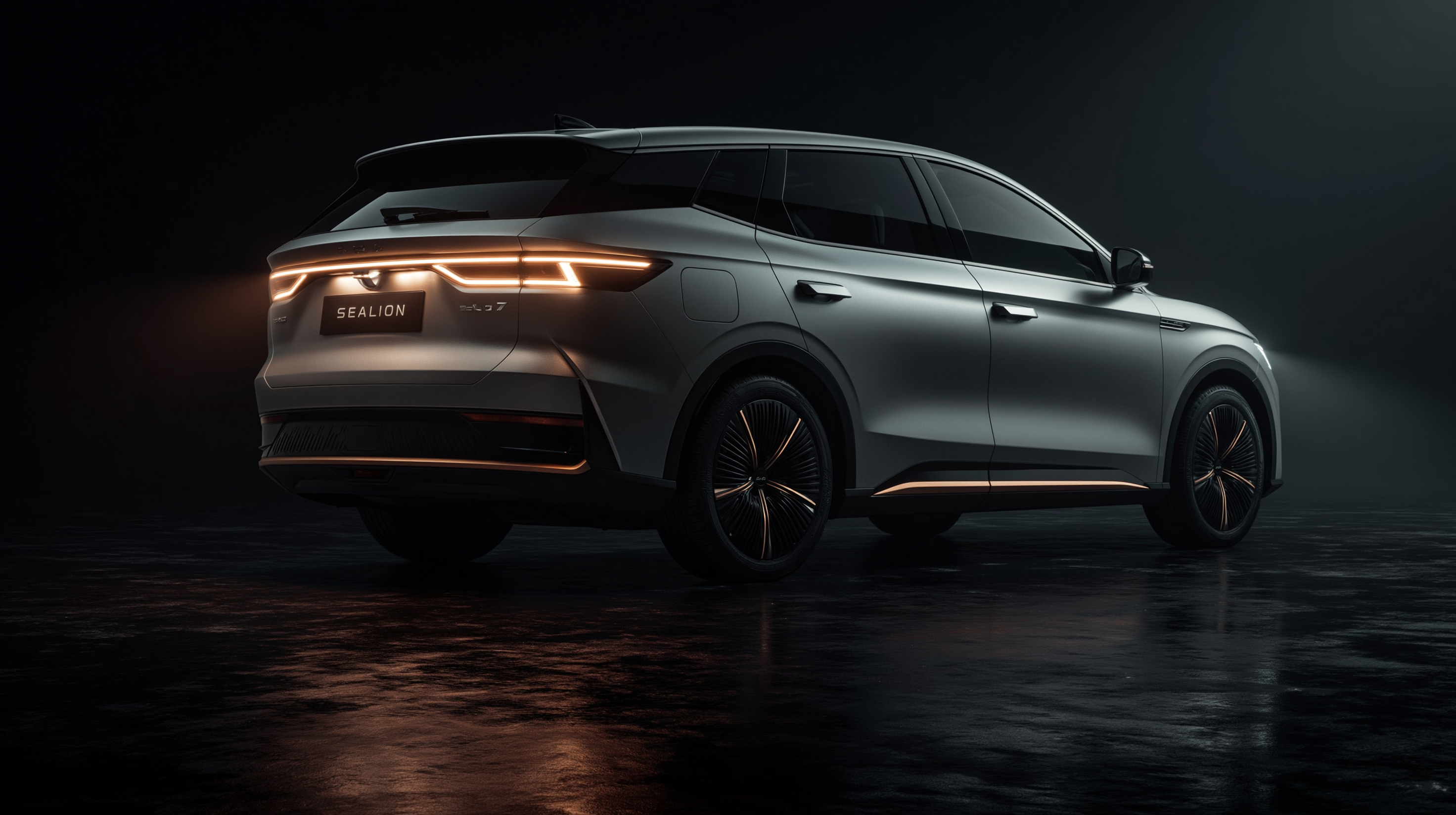 Automobile — studio noir, sol réfléchissant, luxe